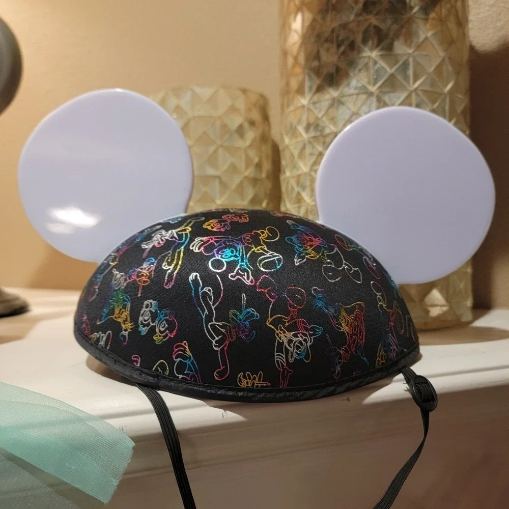 Disney Parks Mickey Mouse Friends Light-Up Magic Glow Hat With Show Ears
